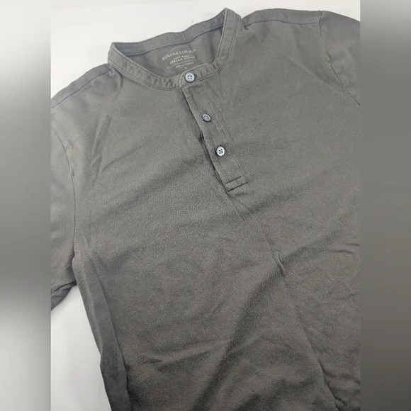 Lot Of 3 Banana Republic Men's Henley Shirt - Blue, Black, and Green - Picture 4 of 8